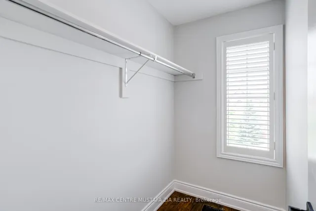 Additional image 32 of 562 Nairn Circ