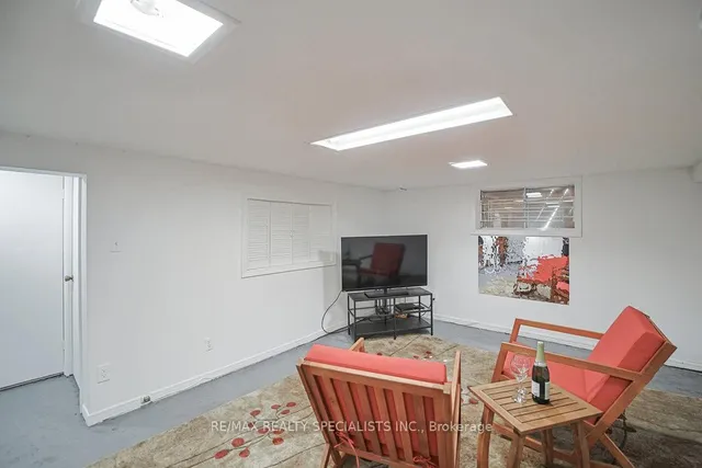 Additional image 39 of 123 Colin Ave