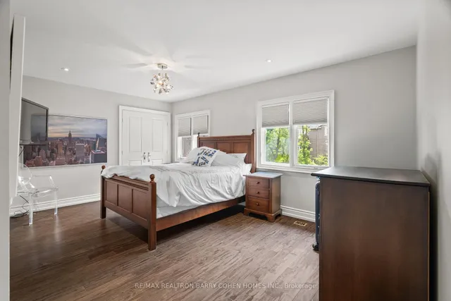 Additional image 25 of 566 Castlefield Ave