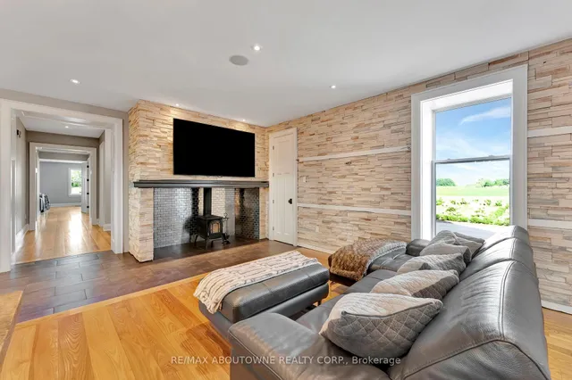 Additional image 19 of 8301 Leeming Rd