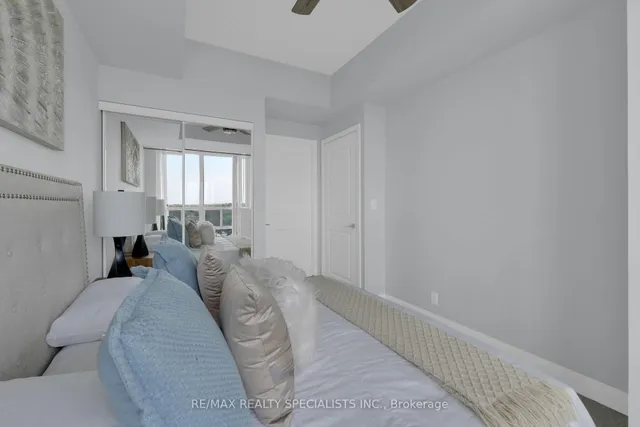 Additional image 19 of 80 Absolute Ave Unit 911