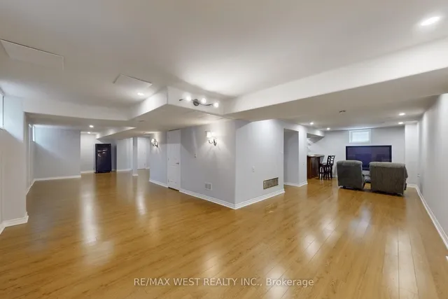 Additional image 39 of 6 Igloo Tr