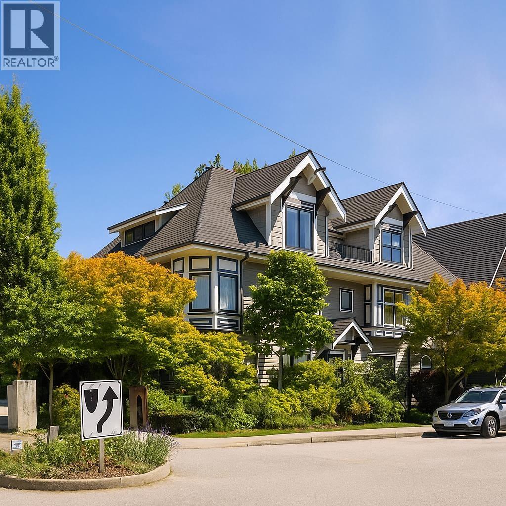 1902 STEPHENS STREET|Vancouver, British Columbia V6K3V9