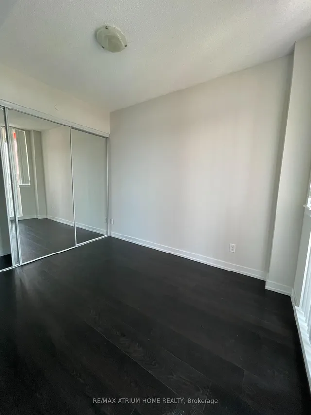 Additional image 7 of 297 College St Unit 618