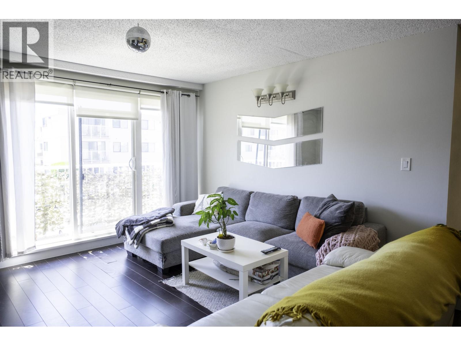 205 7180 LINDSAY ROAD|Richmond, British Columbia V7C3M6