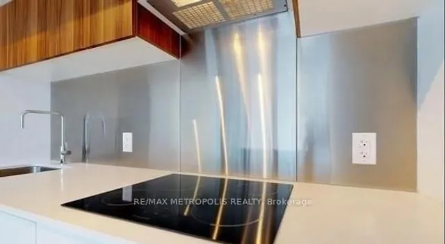 Additional image 8 of 185 Roehampton Ave Unit 301