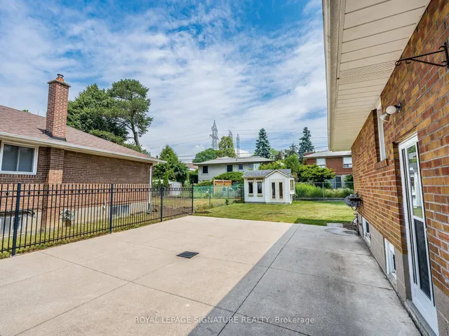 Additional image 26 of 125 Decarie Circ