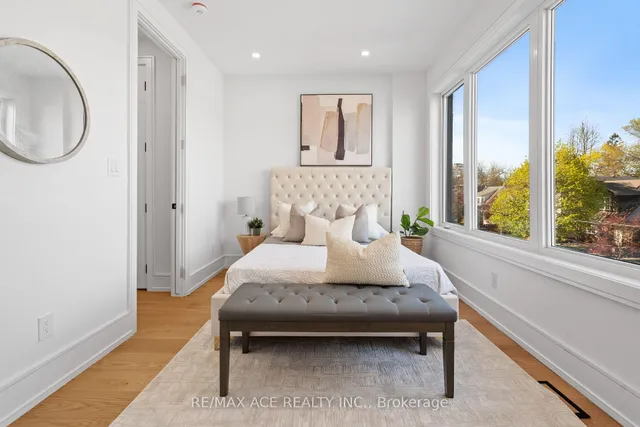 Additional image 30 of 122 Warden Ave