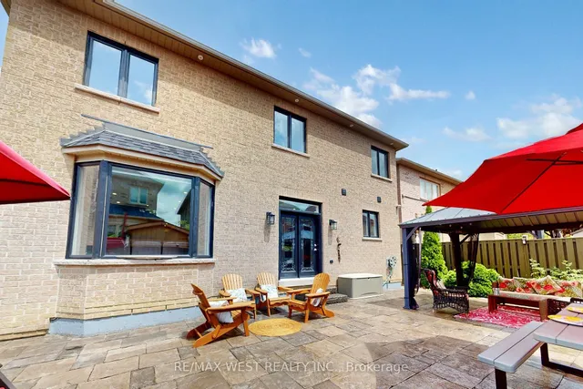 Additional image 46 of 6 Igloo Tr