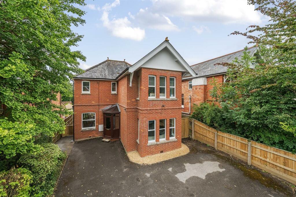 Additional image 24 of Grove Avenue, Yeovil