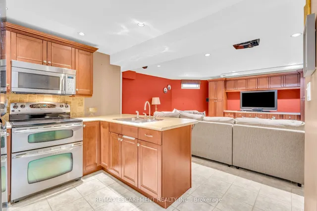 Additional image 34 of 484 Bush Dr