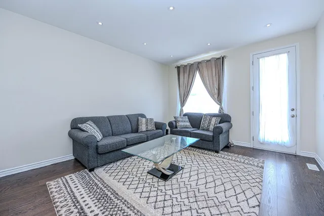 Additional image 18 of 1395 Chretien St