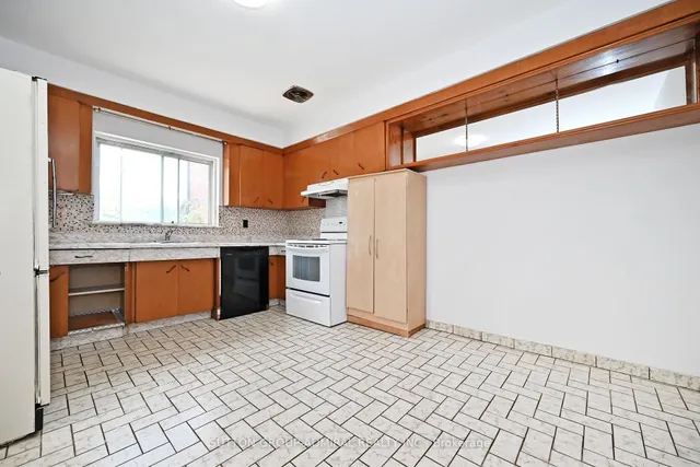 Additional image 10 of 43 Bristol Ave