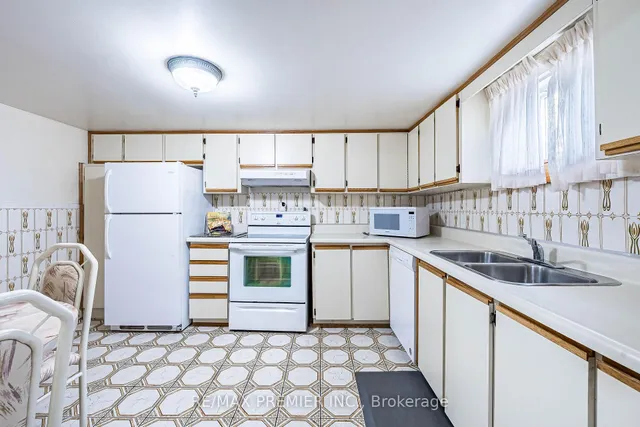 Additional image 21 of 22 Meadow Lane Ave