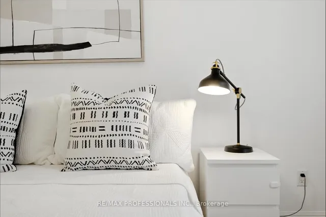 Additional image 18 of 32 Stadium Rd Unit 325