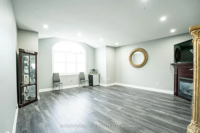 Additional image 36 of 16 Signet Crt