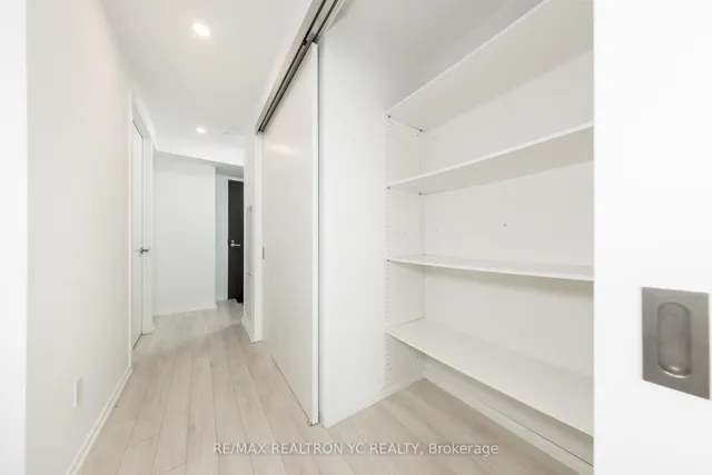 Additional image 4 of 197 Yonge St Unit 5104