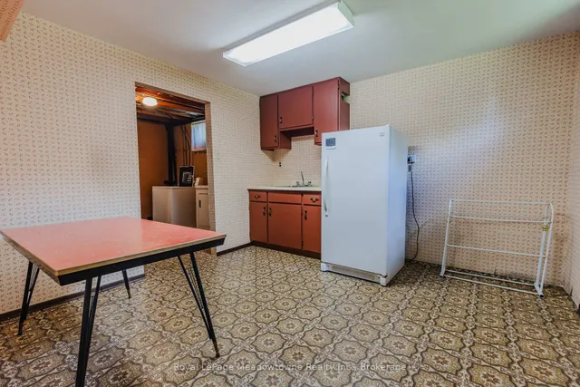 Additional image 39 of 840 Cedarbrae Ave