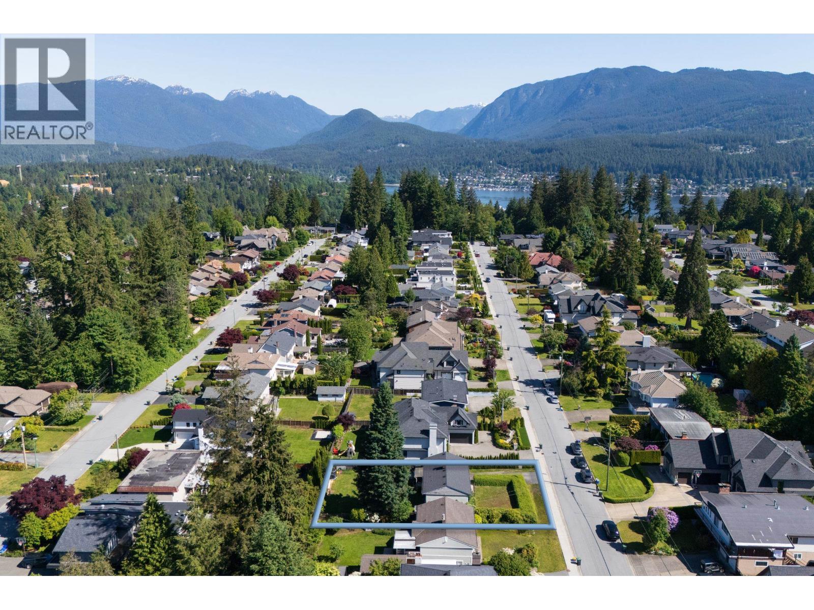 914 MACINTOSH STREET|Coquitlam, British Columbia V3J4Z2