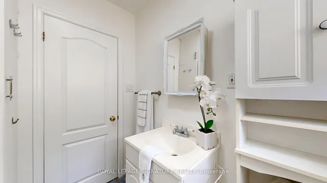 Additional image 20 of 48 Acorn Ave