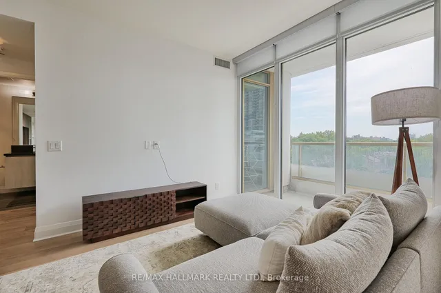 Additional image 7 of 151 Avenue Rd Unit 601