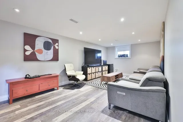 Additional image 33 of 3530 Walmer Rd