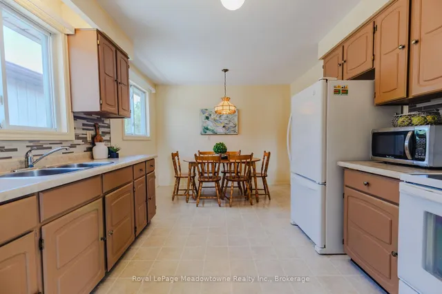 Additional image 15 of 840 Cedarbrae Ave