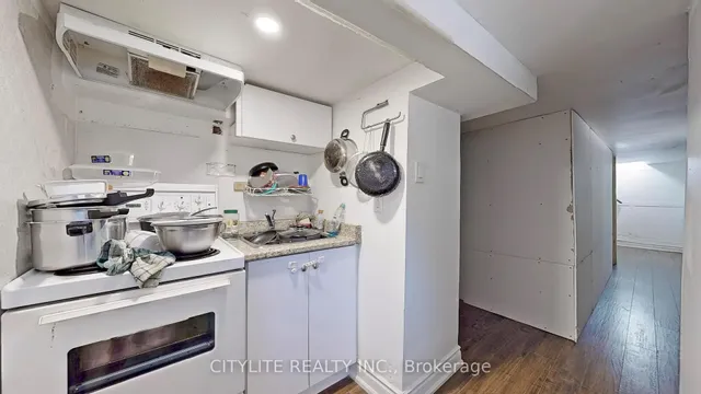 Additional image 23 of 170 Lambton Ave