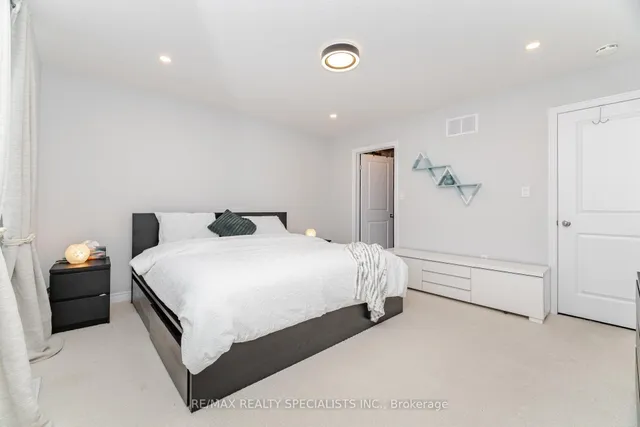 Additional image 27 of 90 Raymond Rd Unit 6