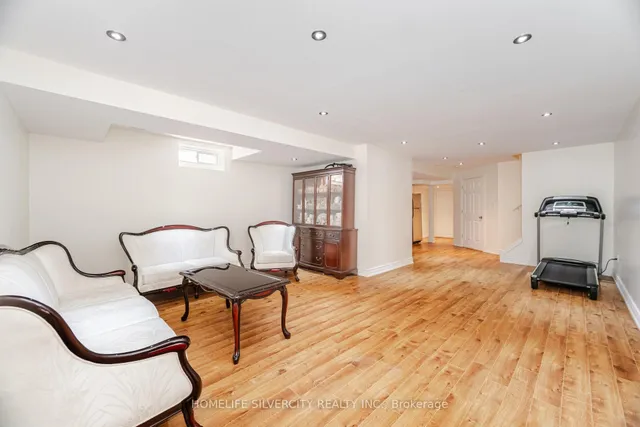 Additional image 28 of 31 Rocky Point Cres