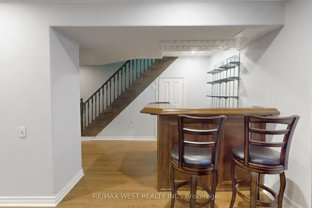 Additional image 43 of 6 Igloo Tr