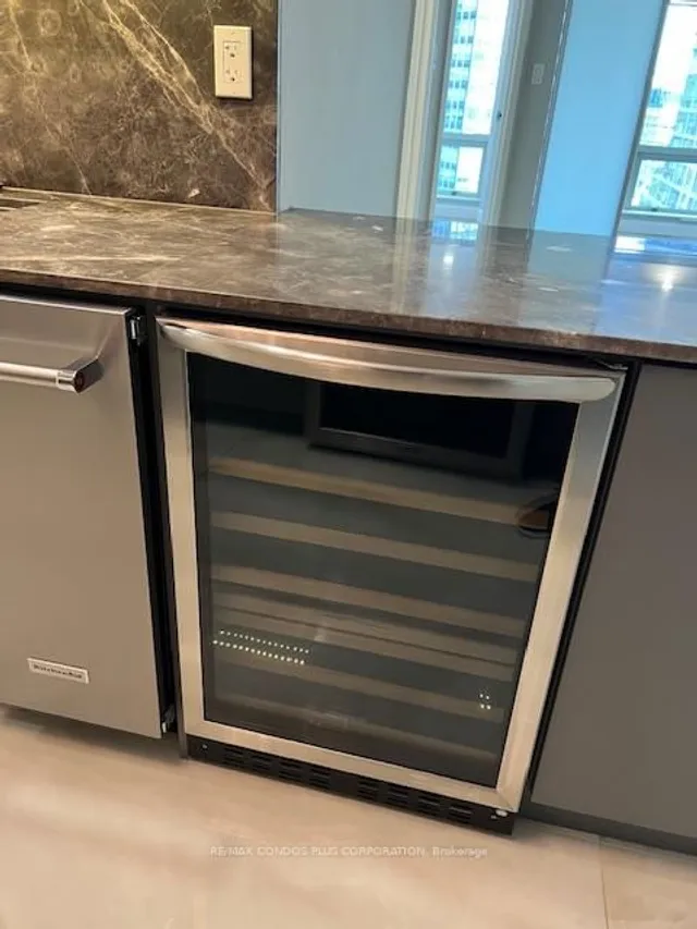 Additional image 23 of 1001 Bay St Unit 2705