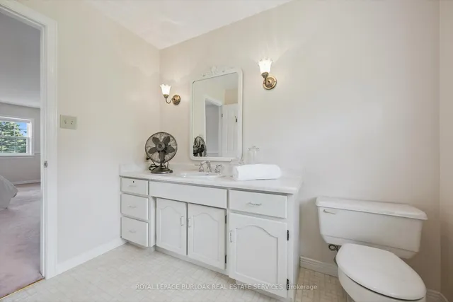 Additional image 31 of 80 Mae Crt