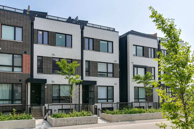 40 Ed Clark Gdns Unit TH 22