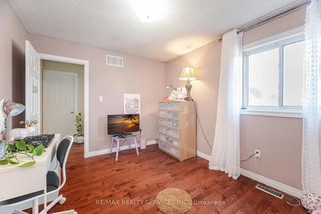 Additional image 38 of 28 Fallstar Cres