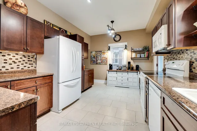 Additional image 17 of 75 MELROSE Ave