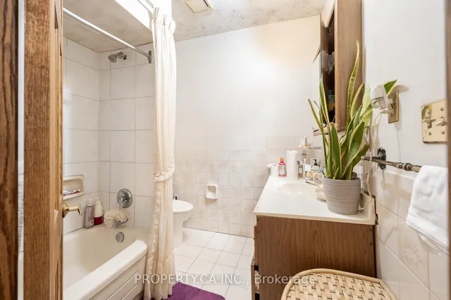 Additional image 19 of 35 Pinewood Ave