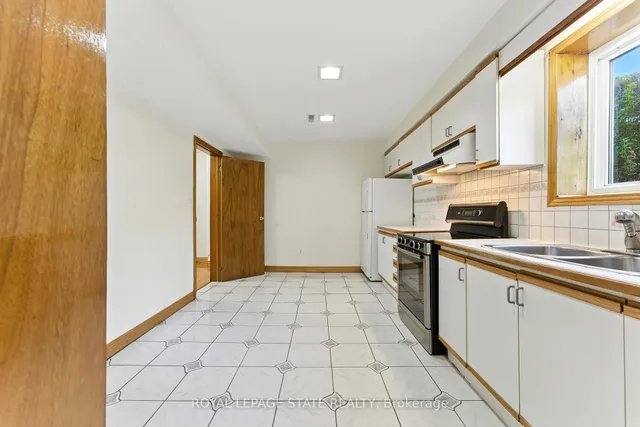 Additional image 34 of 286 LLOYMINN Ave