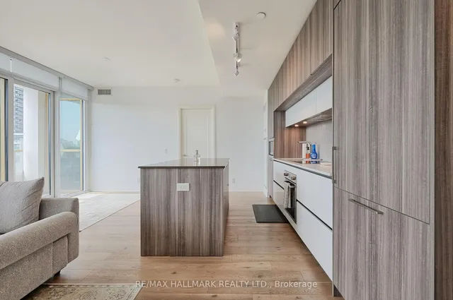 Additional image 11 of 151 Avenue Rd Unit 601