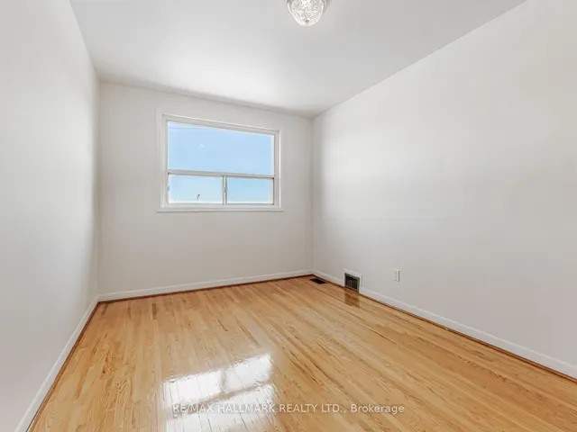 Additional image 25 of 31 Woodenhill Crt