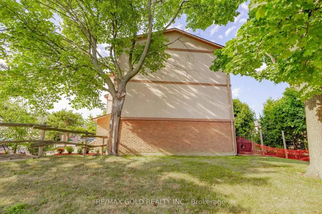 Additional image 35 of 57 GUILDFORD Cres