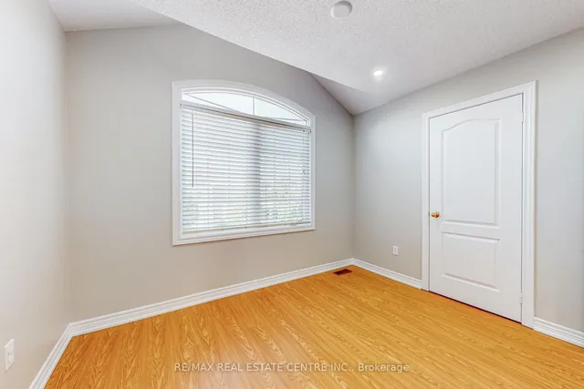 Additional image 32 of 495 Willmott Cres