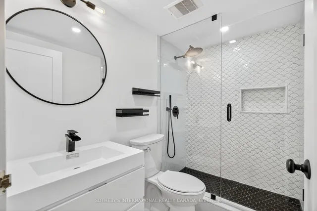Additional image 30 of 33 Harbour Sq Unit 1423