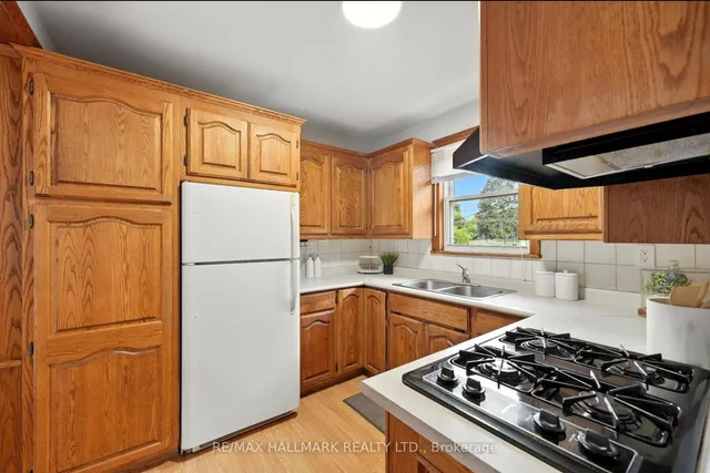 Additional image 8 of 2975 Weston Rd