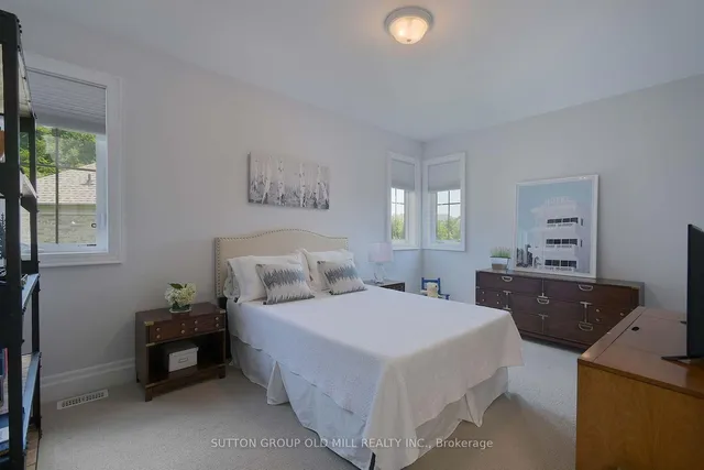 Additional image 25 of 14 Canis St