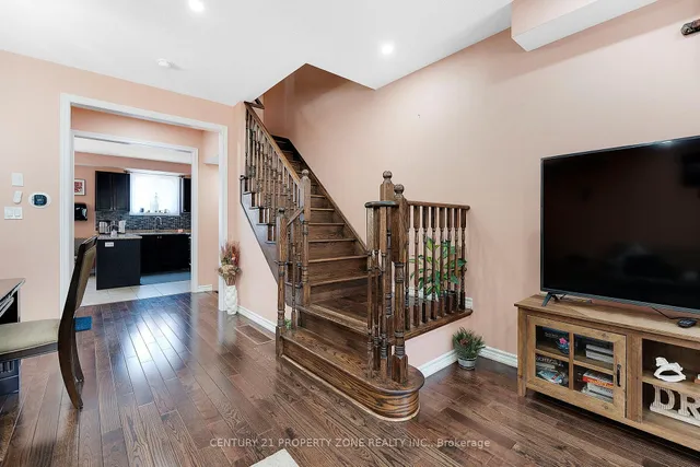 Additional image 16 of 33 Kayak Hts