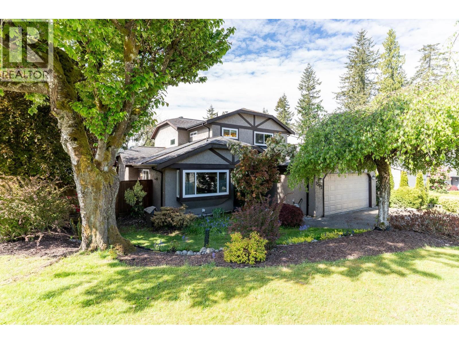 1502 FERNWOOD PLACE|Port Moody, British Columbia V3H4A6