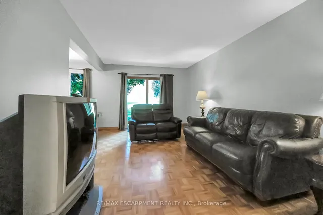 Additional image 9 of 1460 Garth St Unit 18