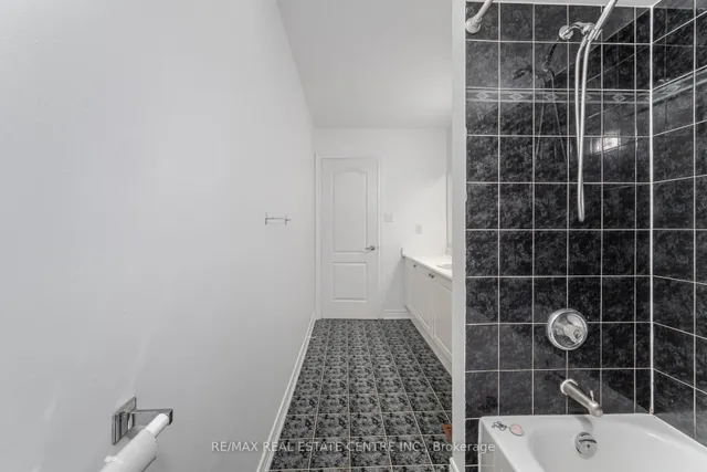 Additional image 38 of 6 Baccarat Cres