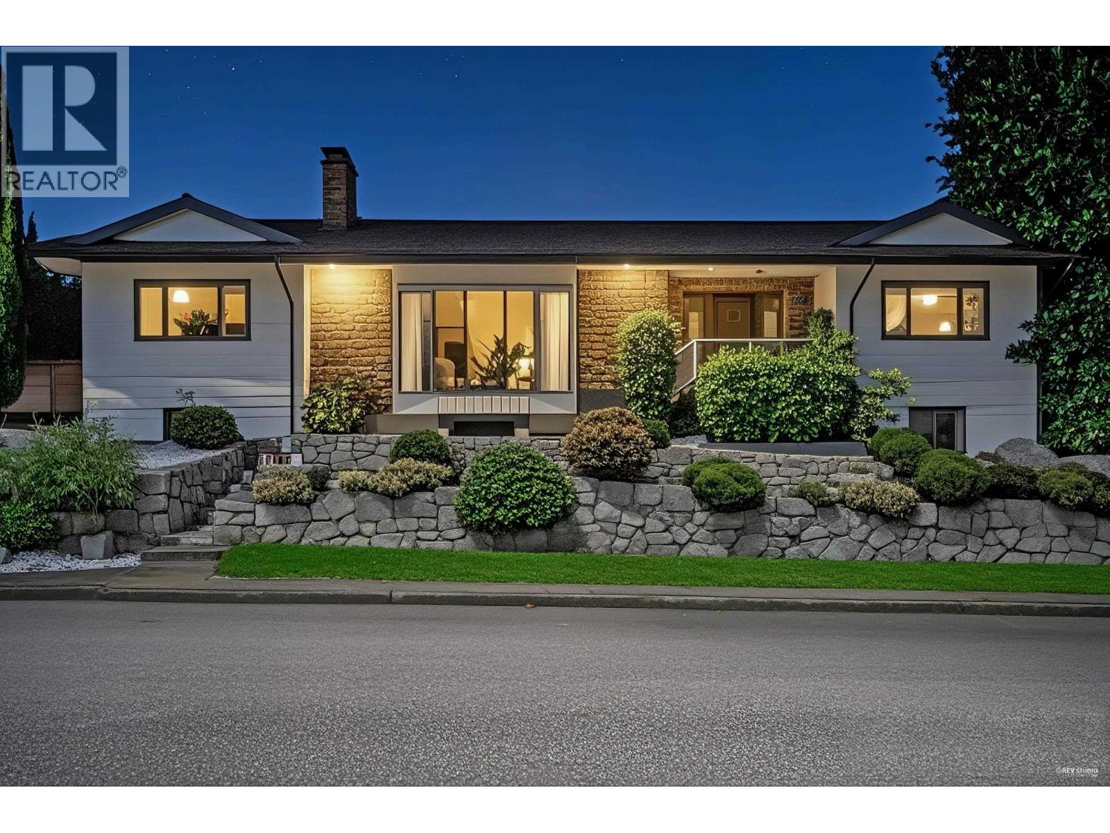 7665 SAPPERTON AVENUE|Burnaby, British Columbia V3N4C9